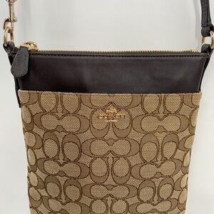 NEW‎ Coach Bag Signature Canvas North South Swing pack 52576